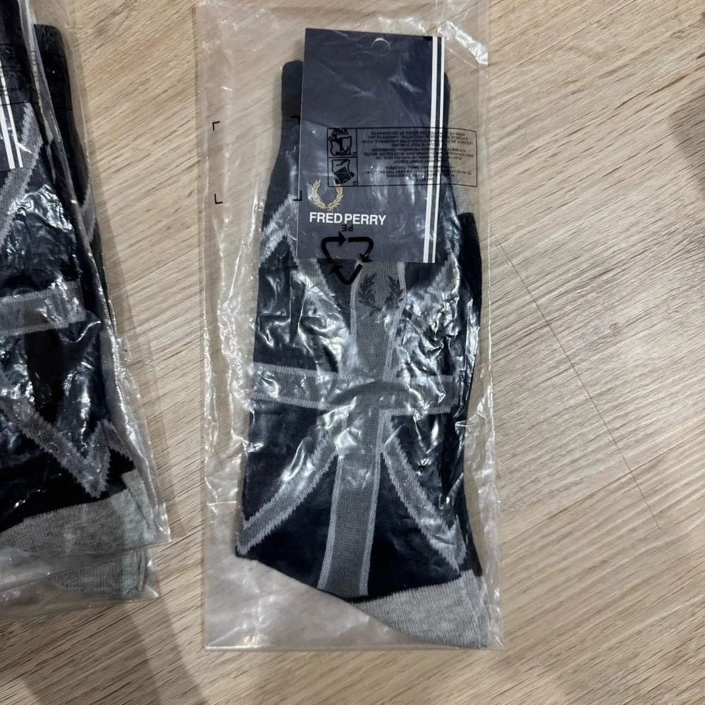4 Pairs Fred Perry stylized Union Jack flag design in black and grey color *New* - Picture 4 of 4